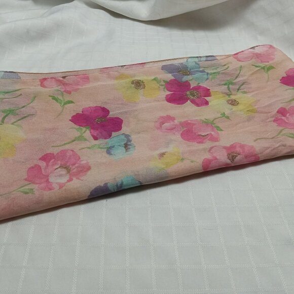 Silf scarf with flowers design - Picture 2 of 2